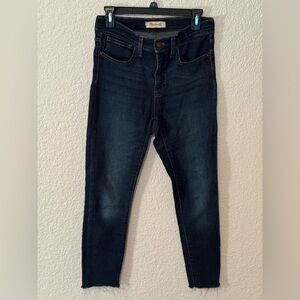 Madewell 9" Mid-Rise Skinny Jeans with a frayed hem size 27 in EUC